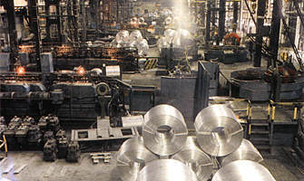 In the foundry department of Irkutsk aluminum plant. From the book by M.Vinokurov and A.Sukhodolov "Economics of Irkutsk Region 